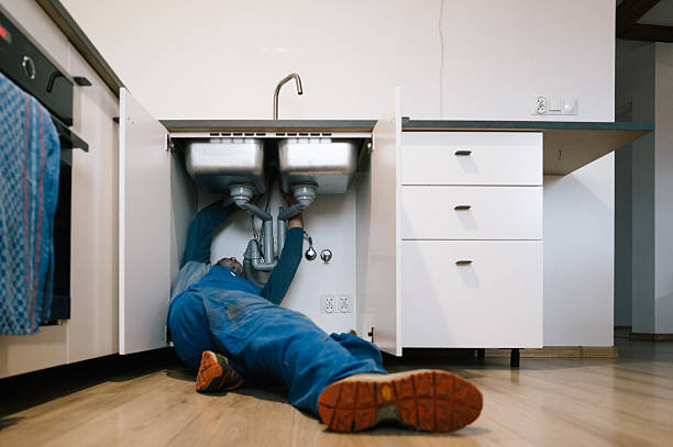 Professional Emergency Plumber technician working in Mason City, IA